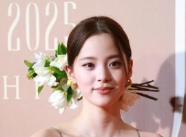 欧阳娜娜亮相2025中国时尚产业盛典红毯活动-恩菲资源分享网