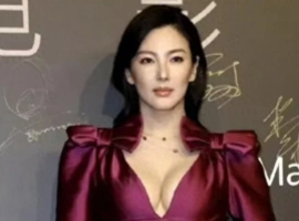 深圳街拍生图炸雷！张雨绮酒红绸缎裹身透“肉香”，宁静预言成真-恩菲资源分享网